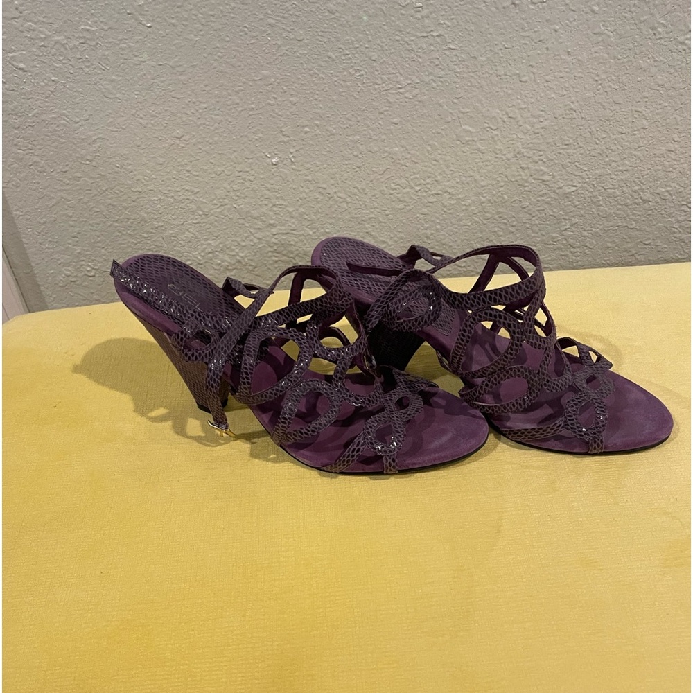 Beautiful purple women shoes size 9 1/2